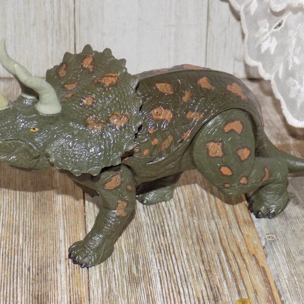 DINISOUR PLASTIC TOY CAKE TOPPER *